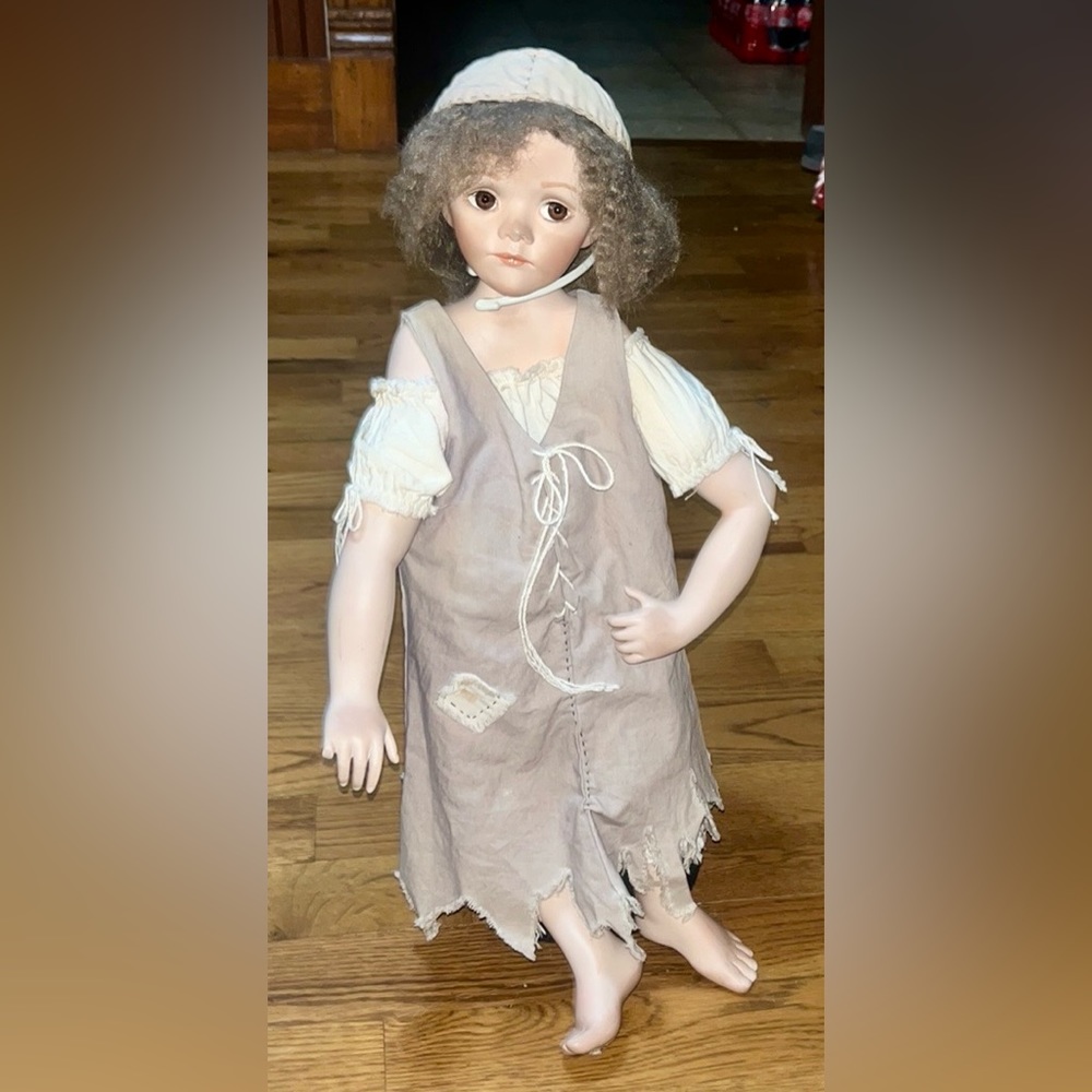 RARE Les Miserables Porcelain Doll "Little Cosette" #2437